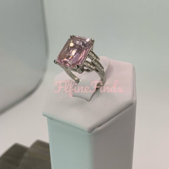 Elegant Pink Gemstone Ring - Picture 3 of 14